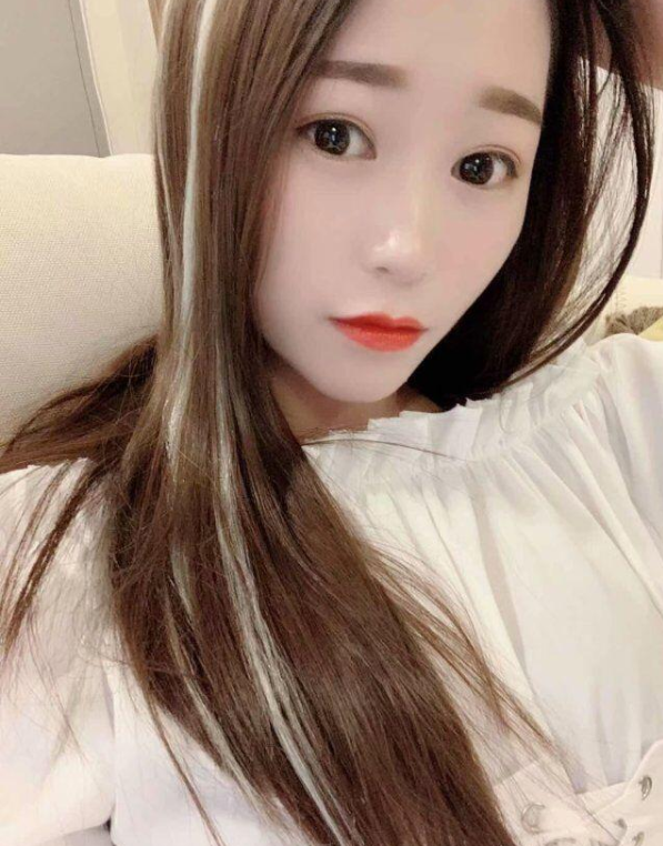 成都白嫩骨感妹妹